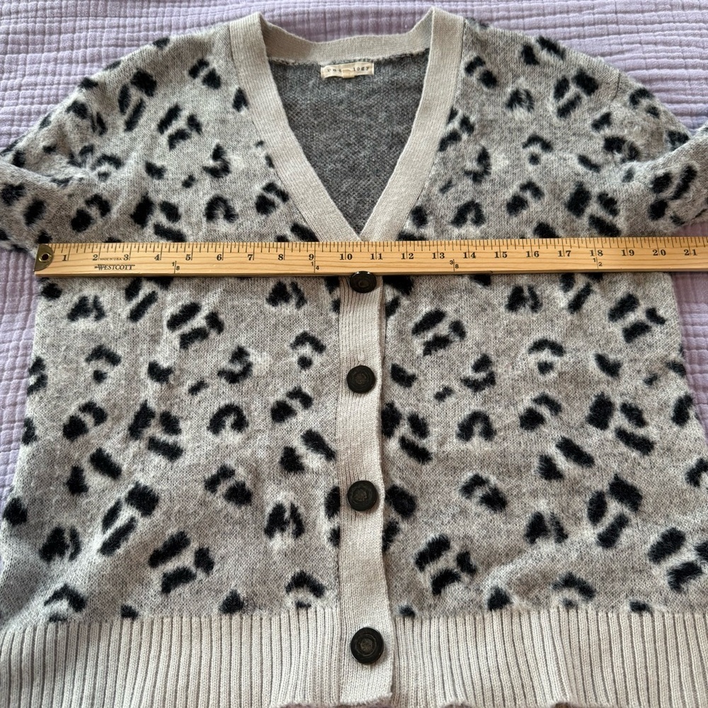 Retrology Animal Print Cardigan Sweater, Size L, Great Condition! - Picture 10 of 11